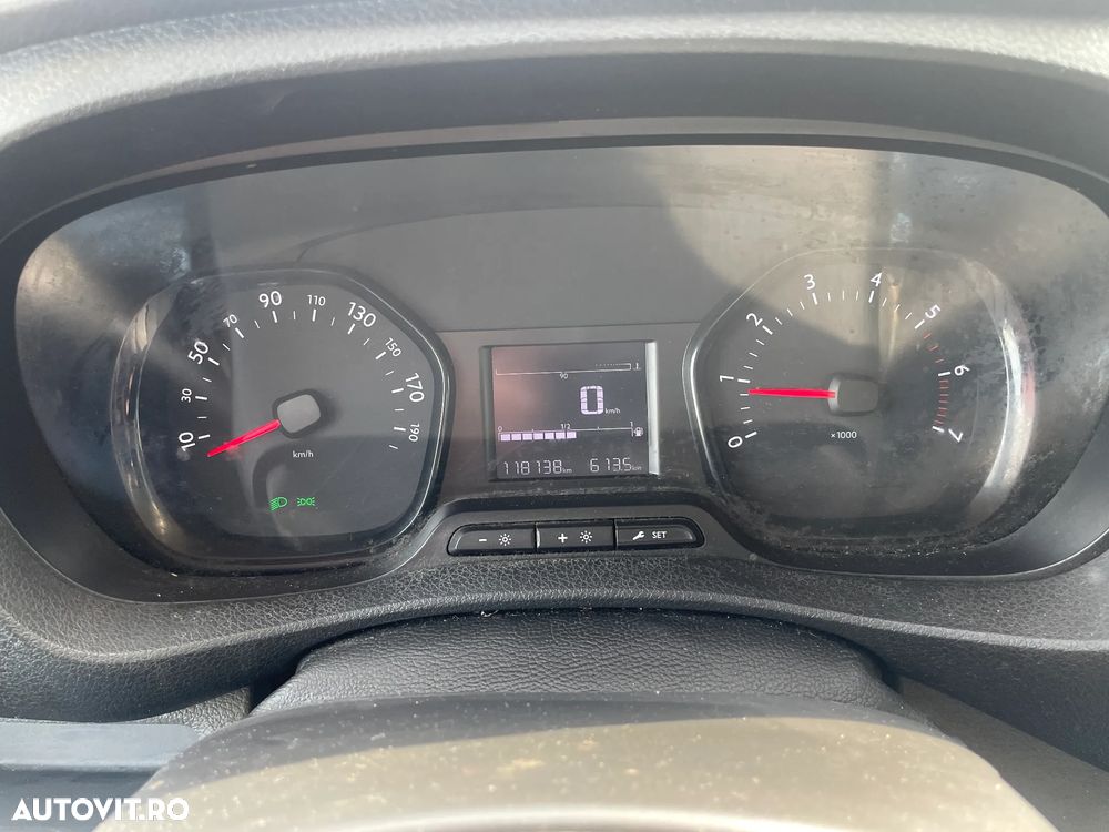 Peugeot Traveller - 15