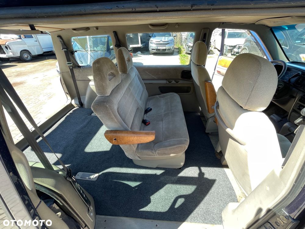 Chrysler Voyager 3.3 SE - 8