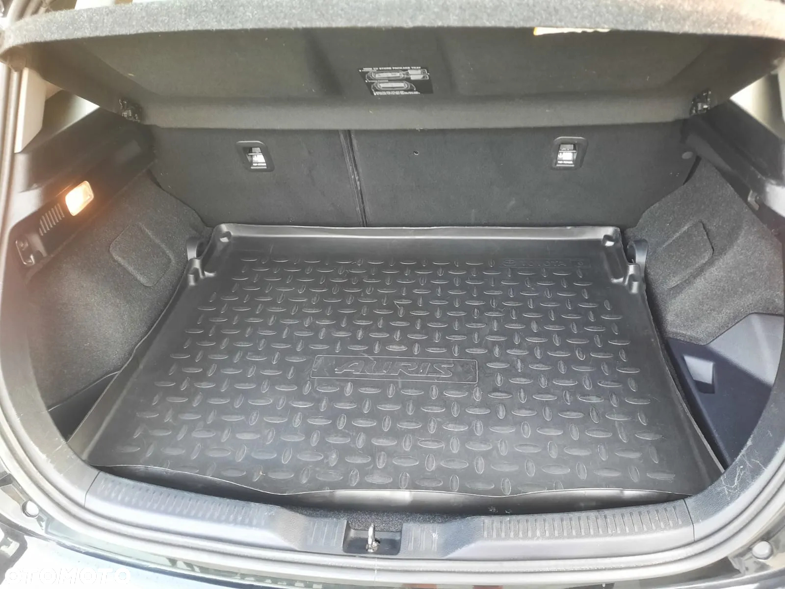 Toyota Auris 1.8 VVT-i Hybrid Automatik Edition - 31