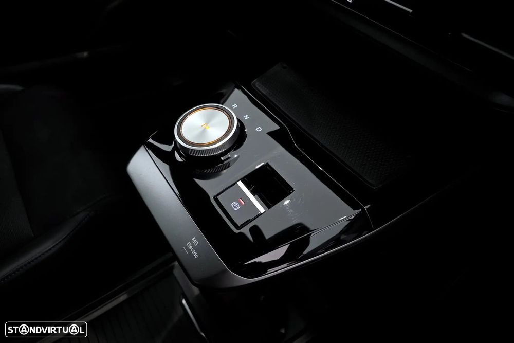 MG MG4 64 kWh Luxury - 23