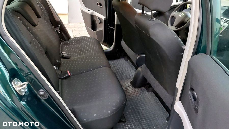 Toyota Yaris - 16