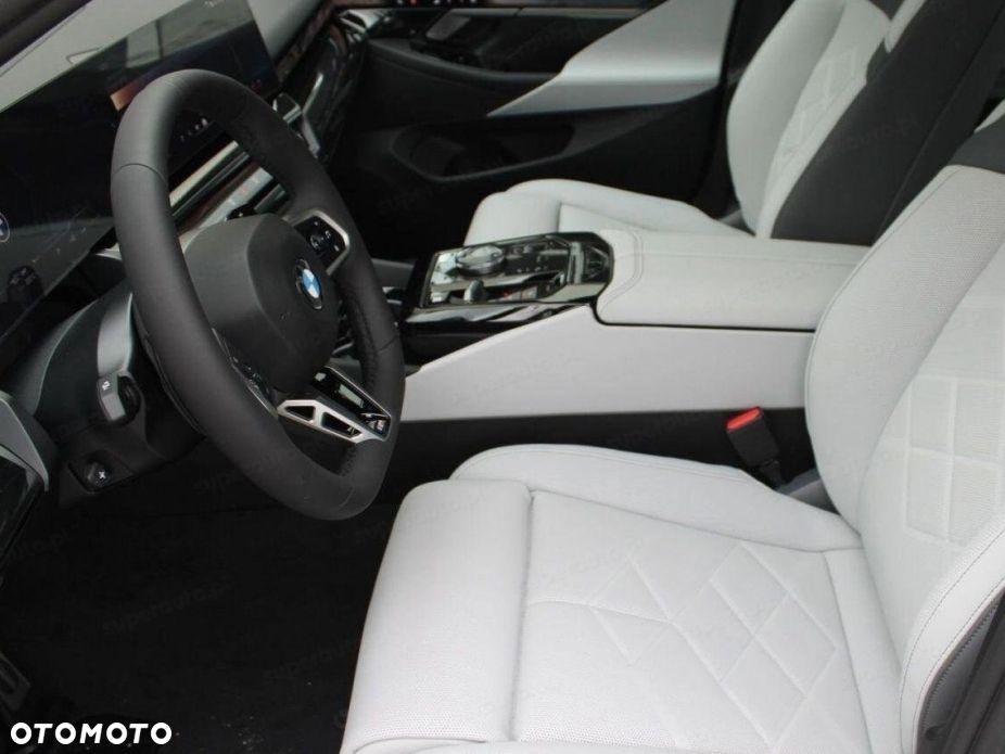 BMW Seria 5 540d xDrive mHEV M Sport - 10