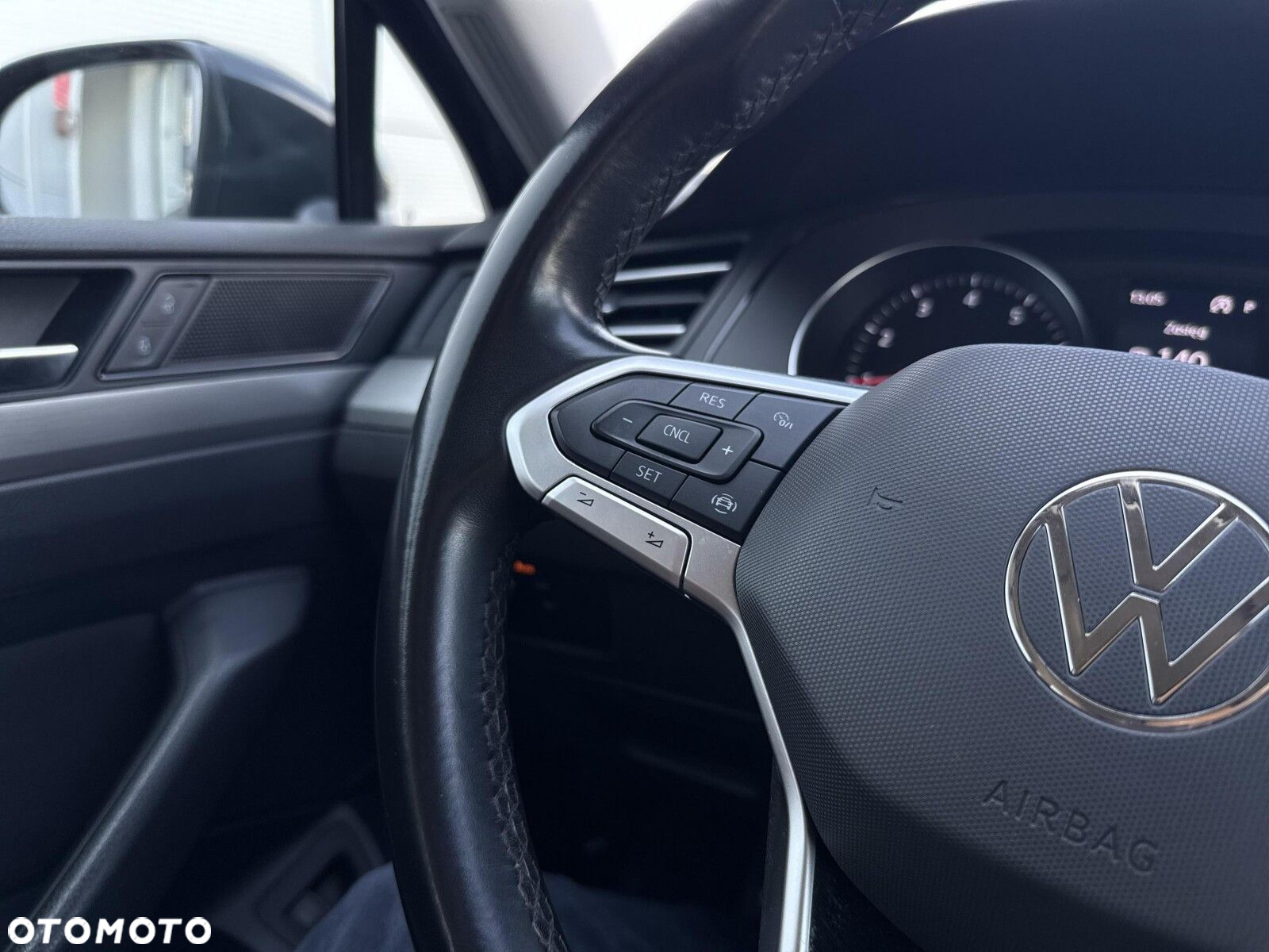 Volkswagen Passat - 14