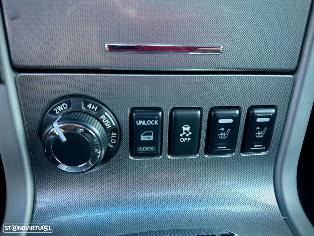 Nissan Navara 3.0 dCi V6 CD LE AT 4WD - 21