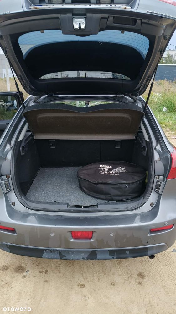 Mitsubishi Lancer - 6