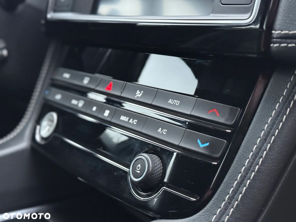 Jaguar F-Pace 20d AWD R-Sport - 30
