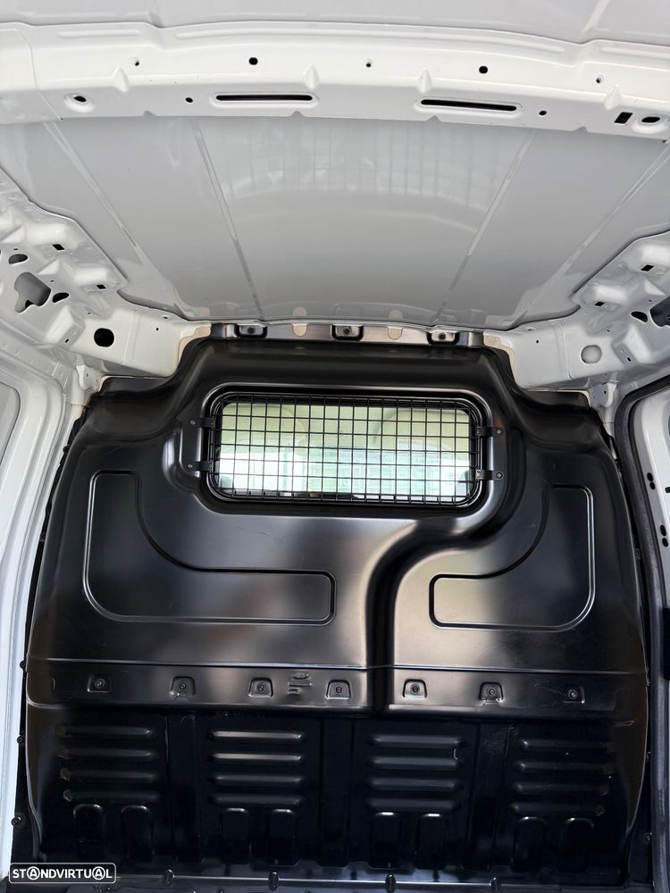 Ford Transit Courier - 11