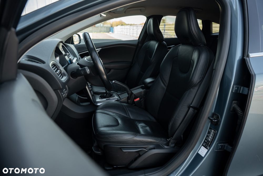 Volvo V40 T3 - 24