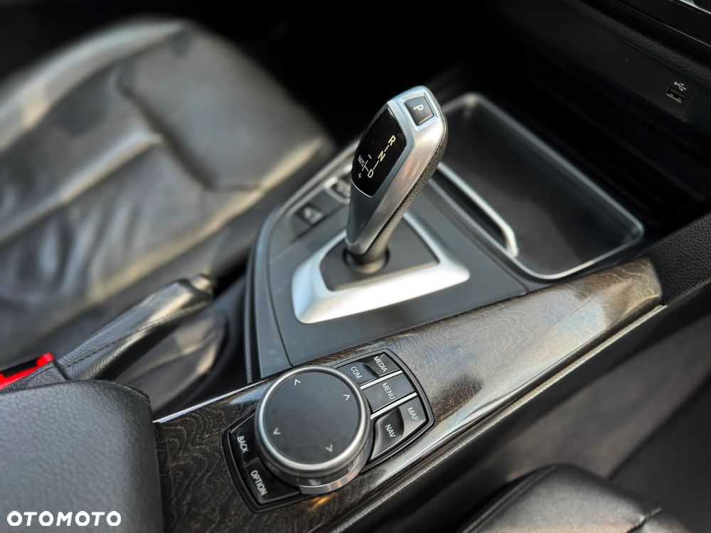 BMW Seria 3 320d xDrive Edition Luxury Line Purity - 41
