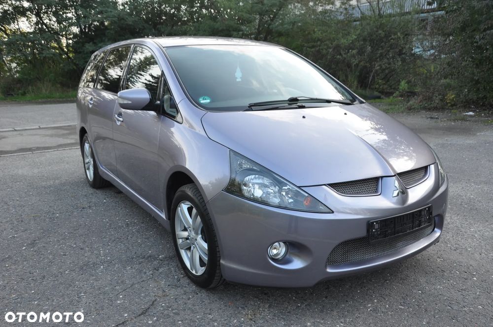 Mitsubishi Grandis - 8