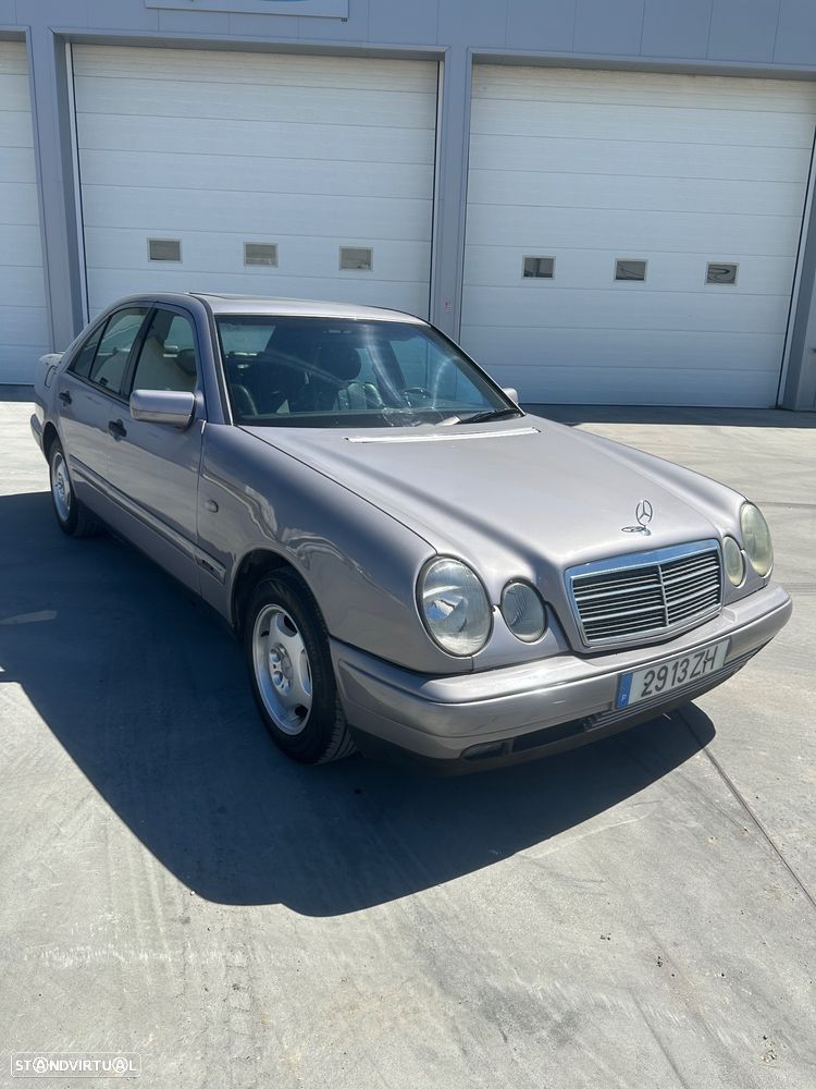 Mercedes-Benz E 200 - 3