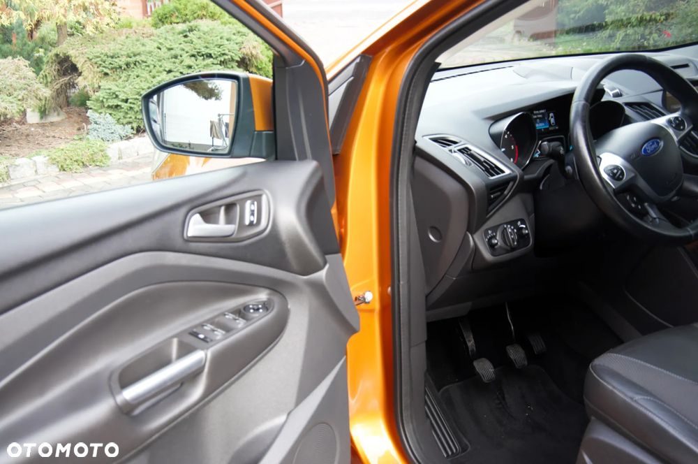 Ford Kuga 2.0 TDCi 2x4 Titanium - 17