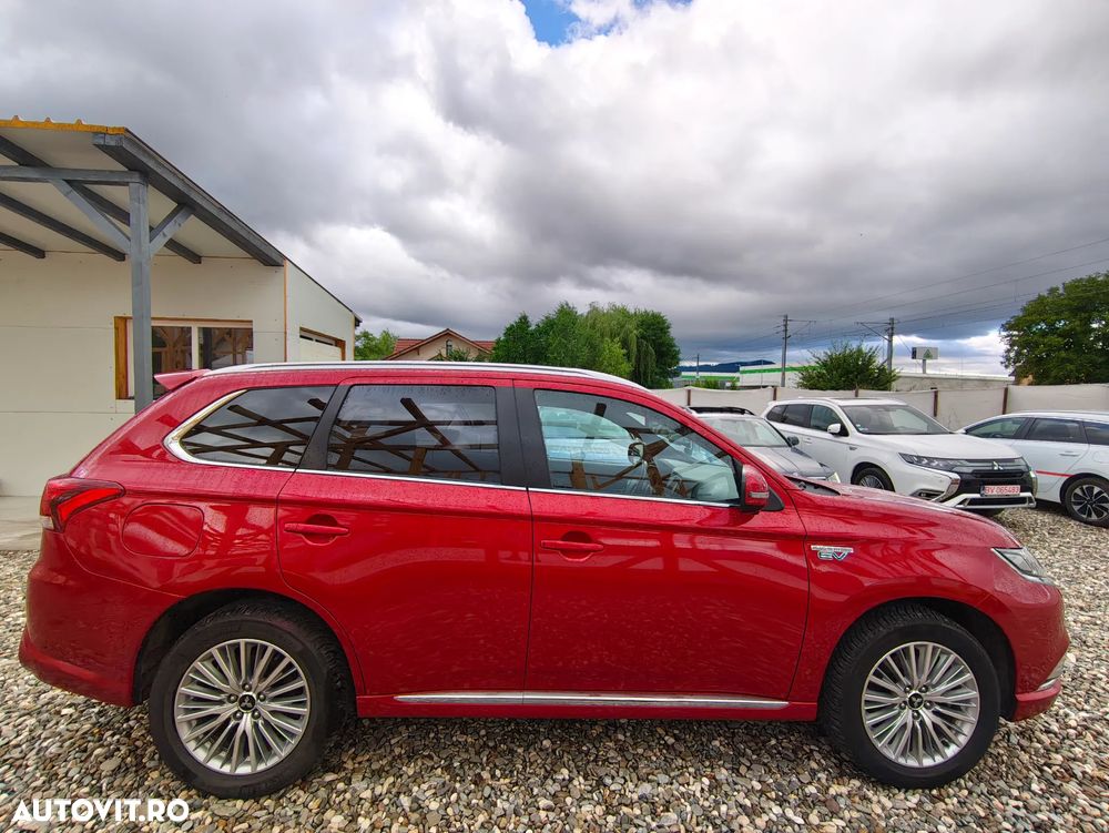 Mitsubishi Outlander PHEV 2.4 L 4X4 Instyle+ - 9