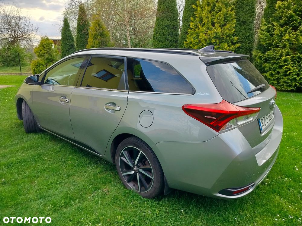 Toyota Auris 1.6 Selection - 8