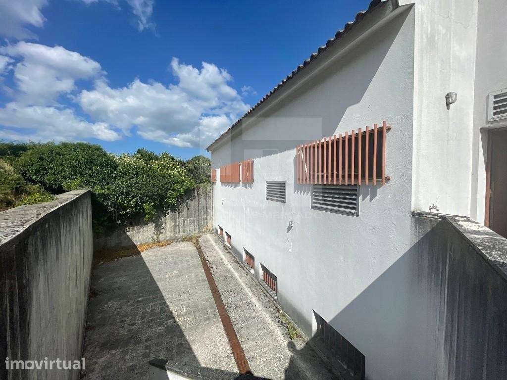 Prédio urbano, destinado a comércio e serviços, em Aguiar da Beira. - Grande imagem: 4/13