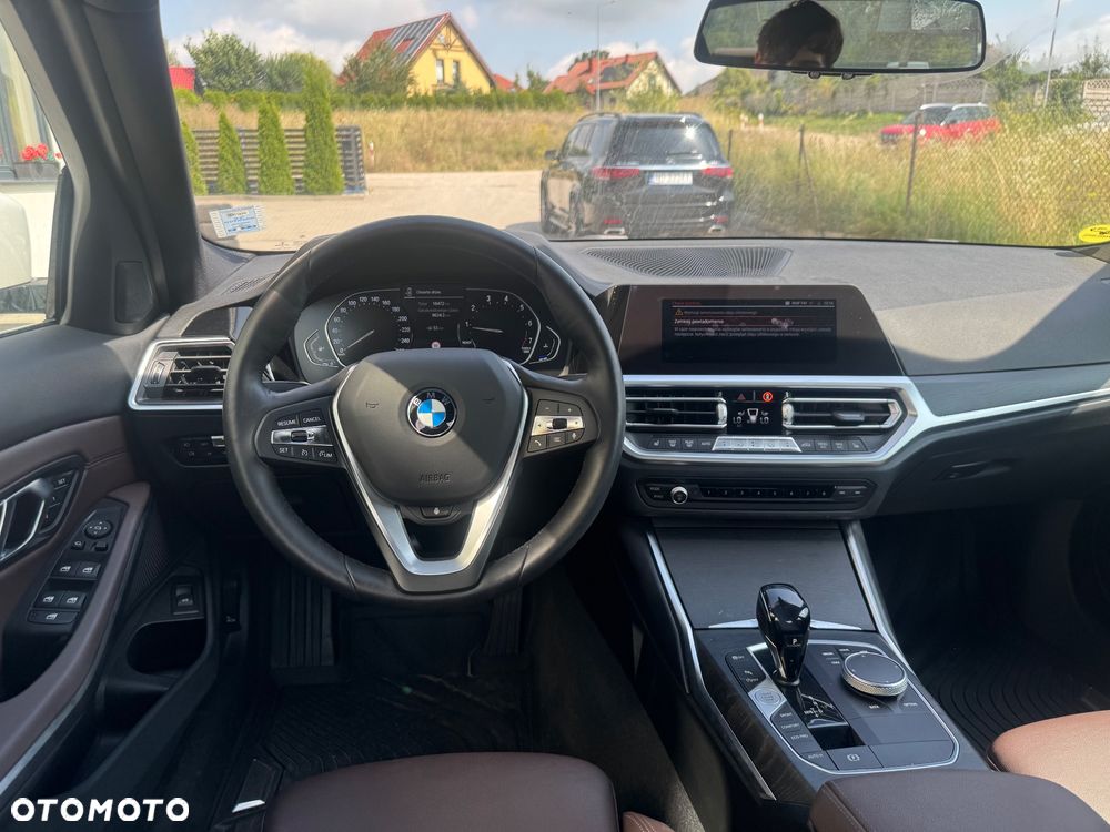 BMW Seria 3 330i xDrive - 16
