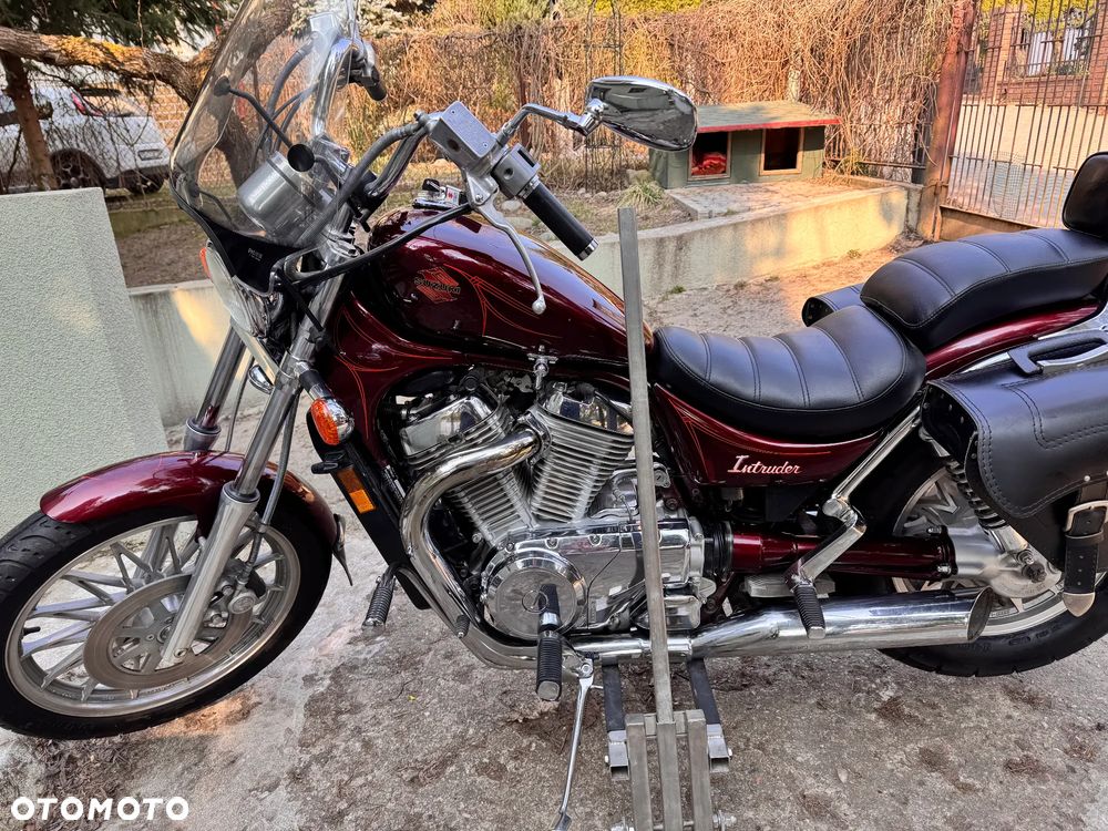 Suzuki Intruder - 4