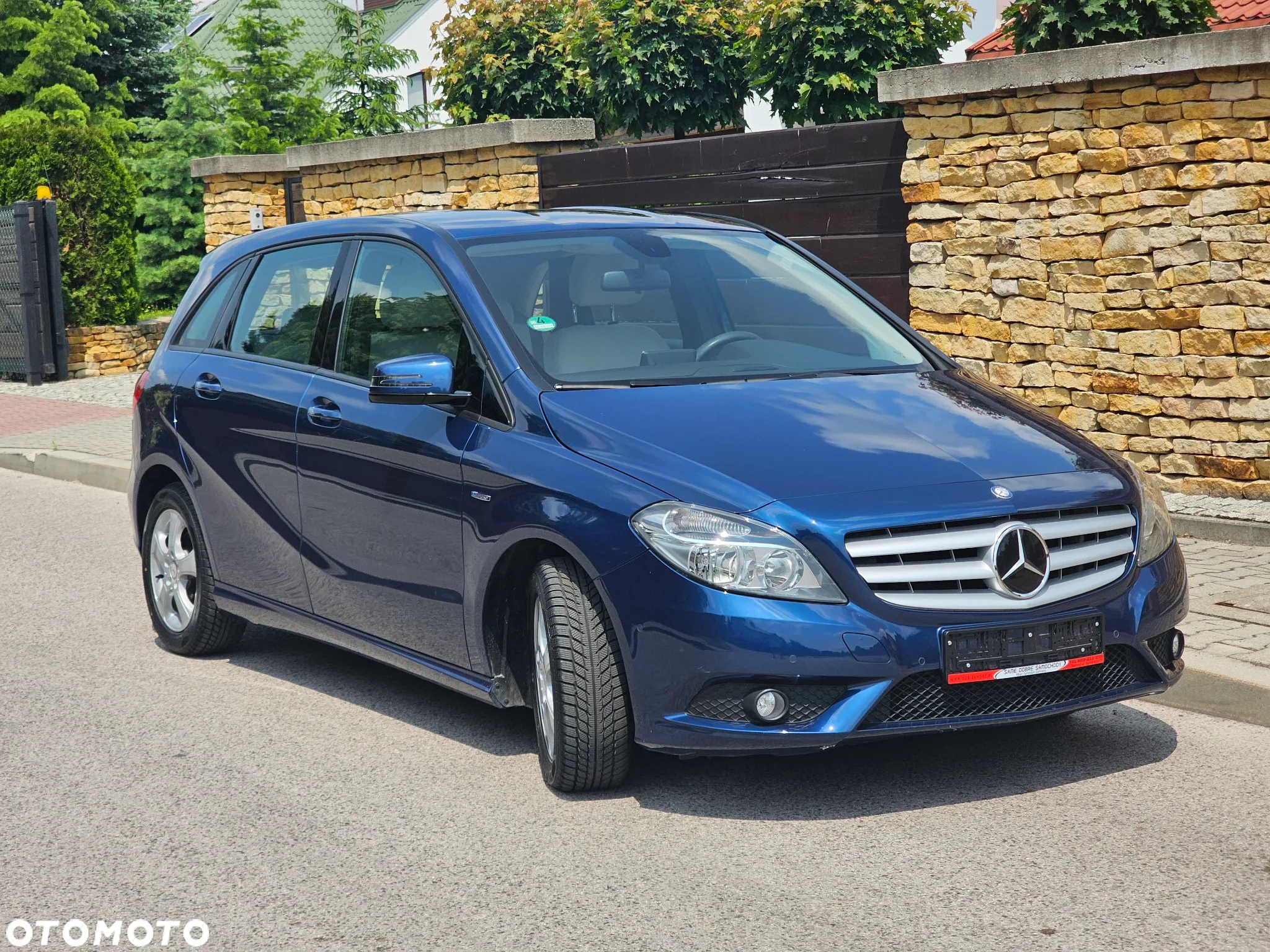 Mercedes-Benz Klasa B 180 Edition - 16