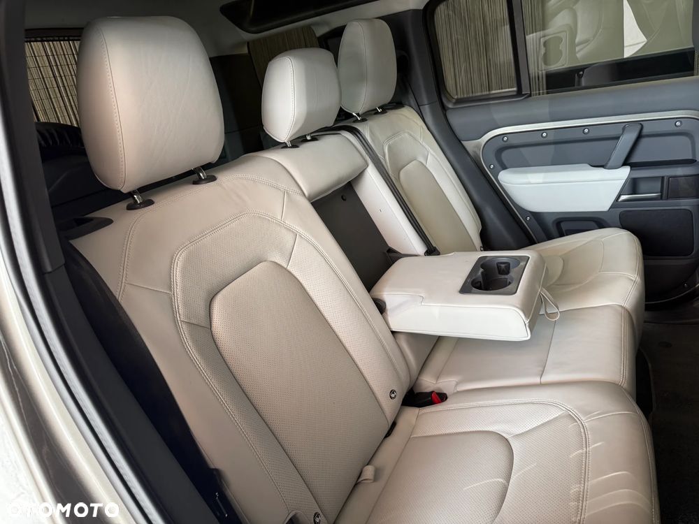 Land Rover Defender 3.0 D250 mHEV X-Dynamic HSE - 17