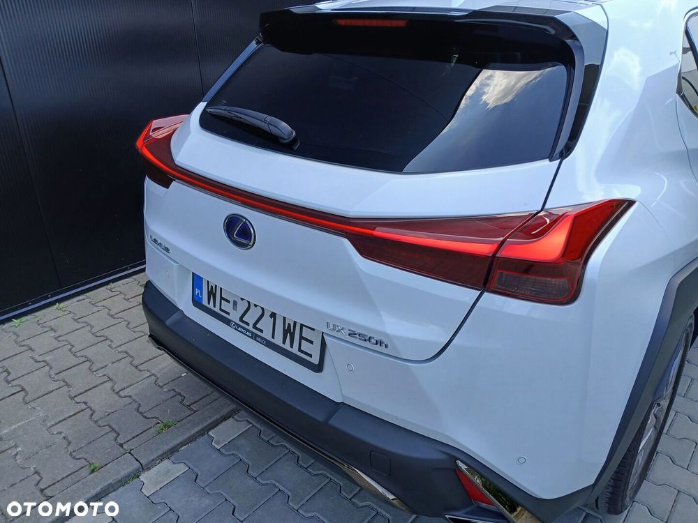 Lexus UX - 40