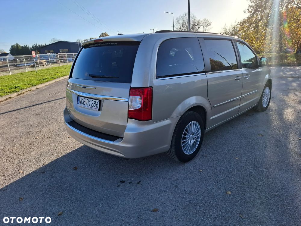Chrysler Town & Country 2013 photo 5