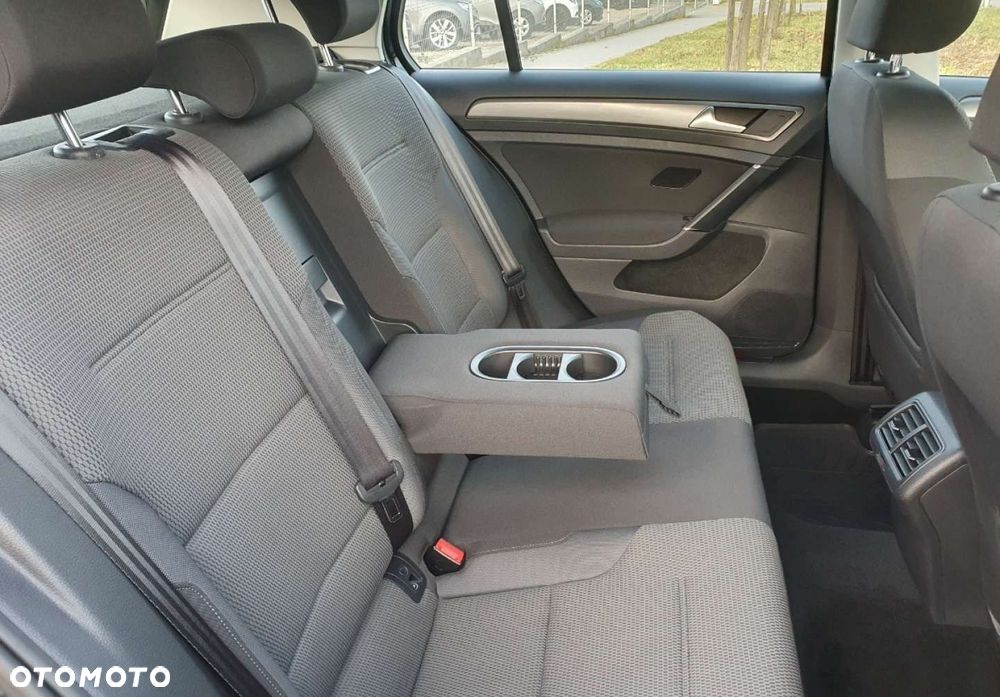 Volkswagen Golf - 25