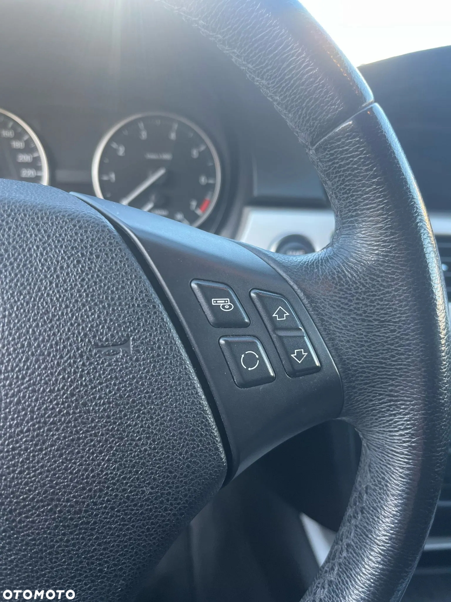BMW Seria 3 318i Touring - 13