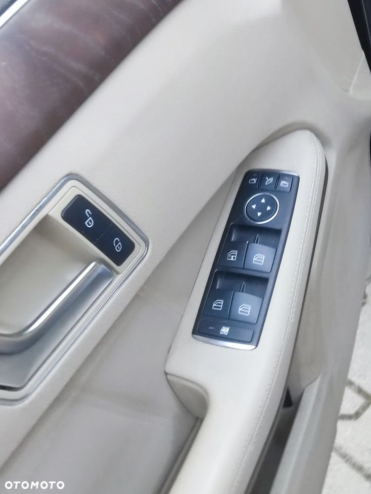 Mercedes-Benz Klasa E 220 CDI DPF BlueEFFICIENCY Automatik Elegance - 24