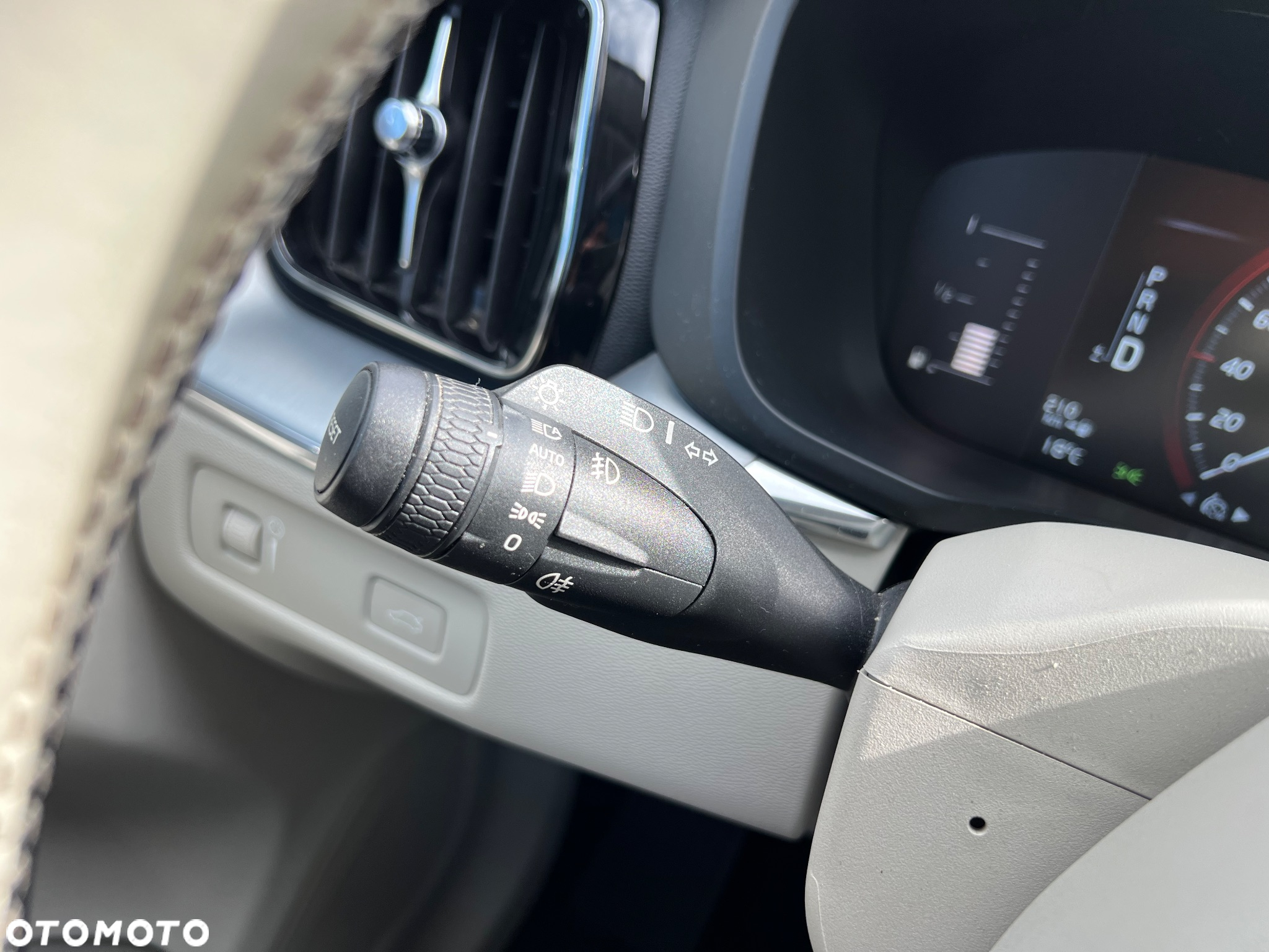 Volvo XC 60 D4 AWD Geartronic Momentum - 32