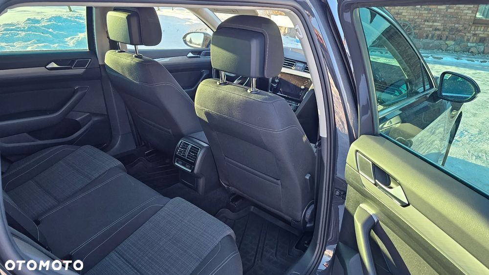 Volkswagen Passat - 16