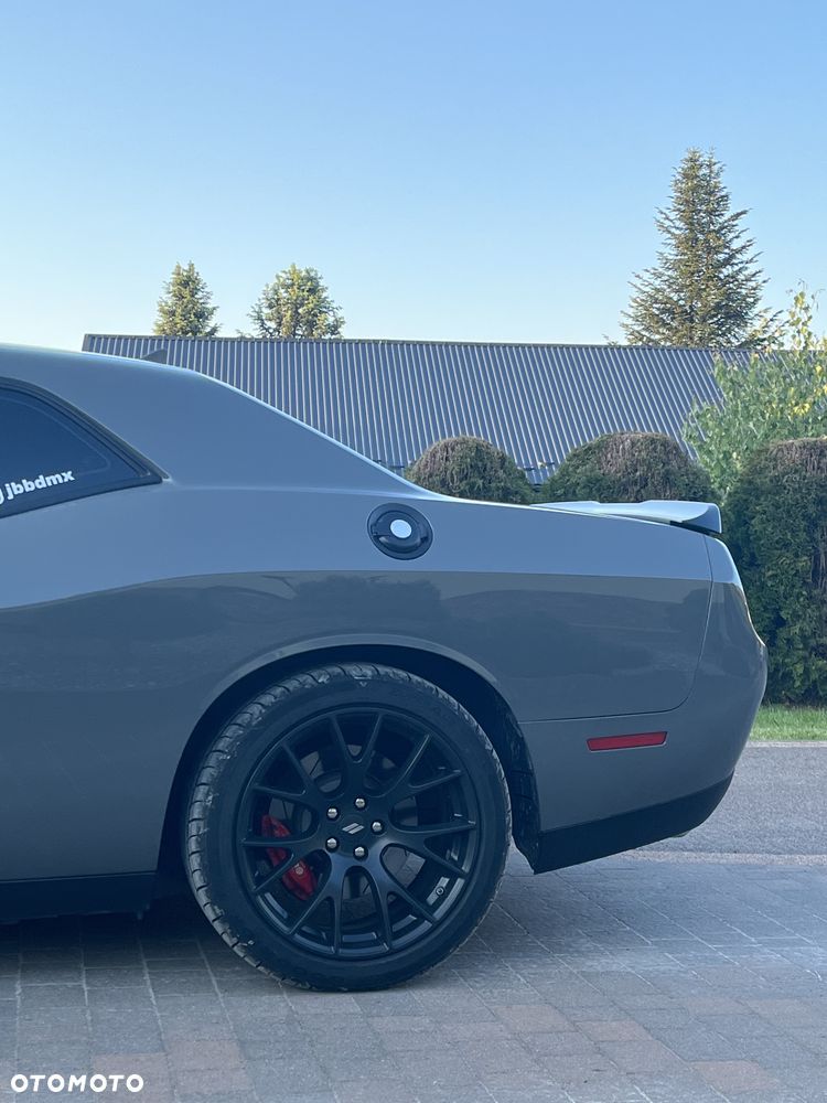Dodge Challenger - 8