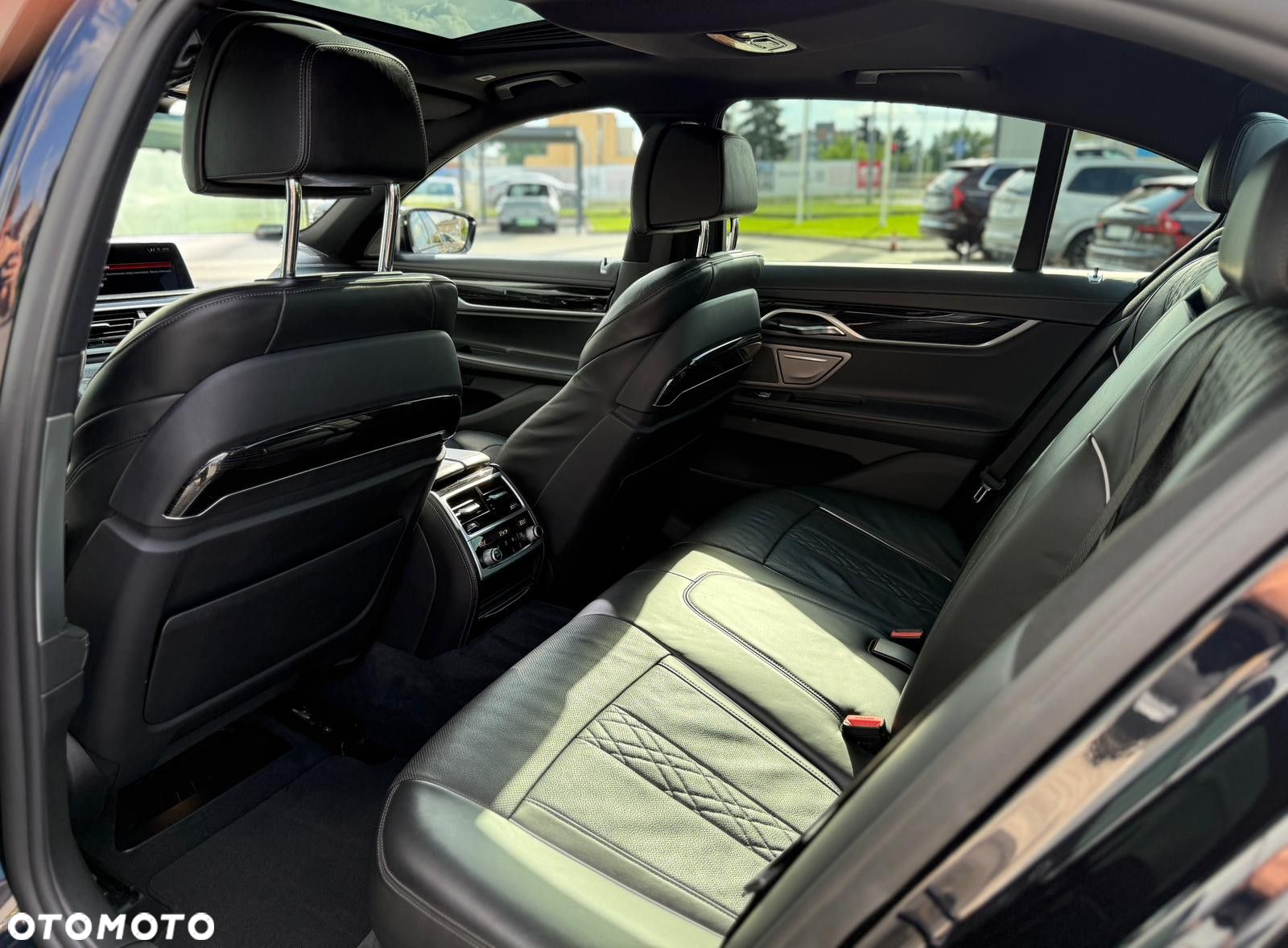 BMW Seria 7 - 39