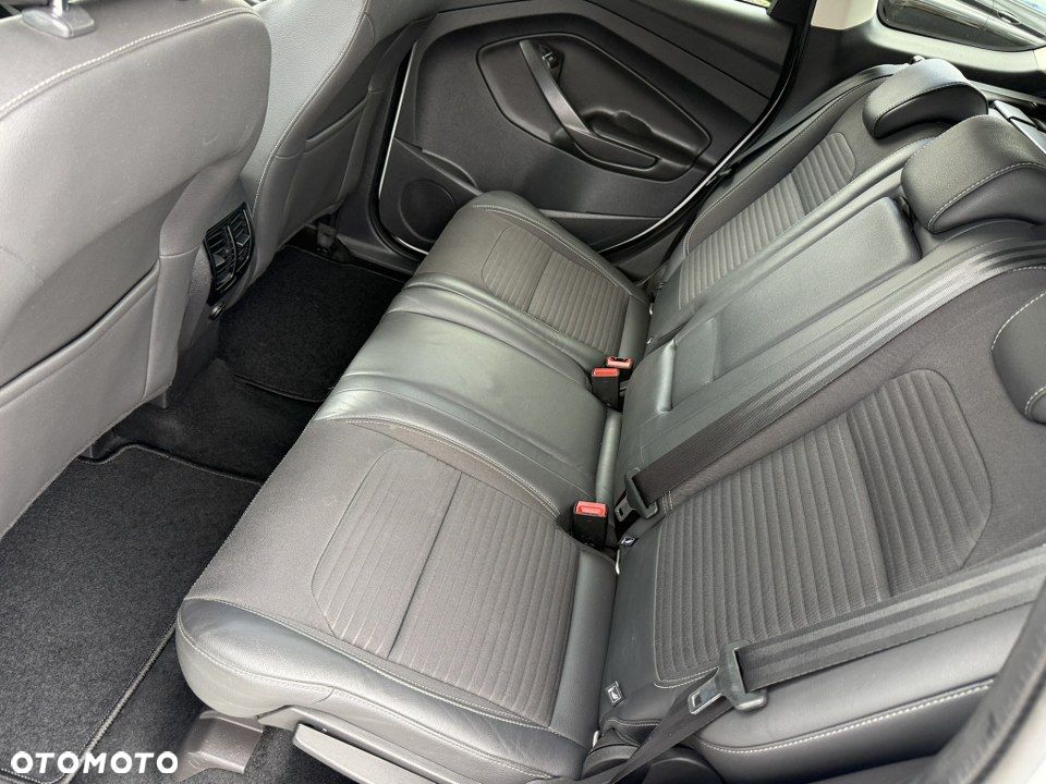 Ford Kuga 2.0 TDCi 2x4 Titanium - 37