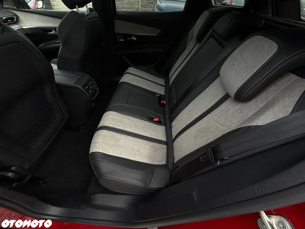 Peugeot 3008 Plug-In Hybrid 225 e-EAT8 GT - 31