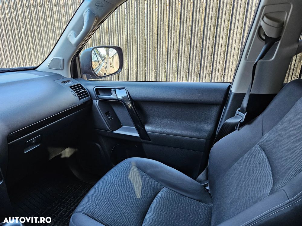 Toyota Land Cruiser 2.8l D-4D 204 CP A/T 7 locuri Executive - 12