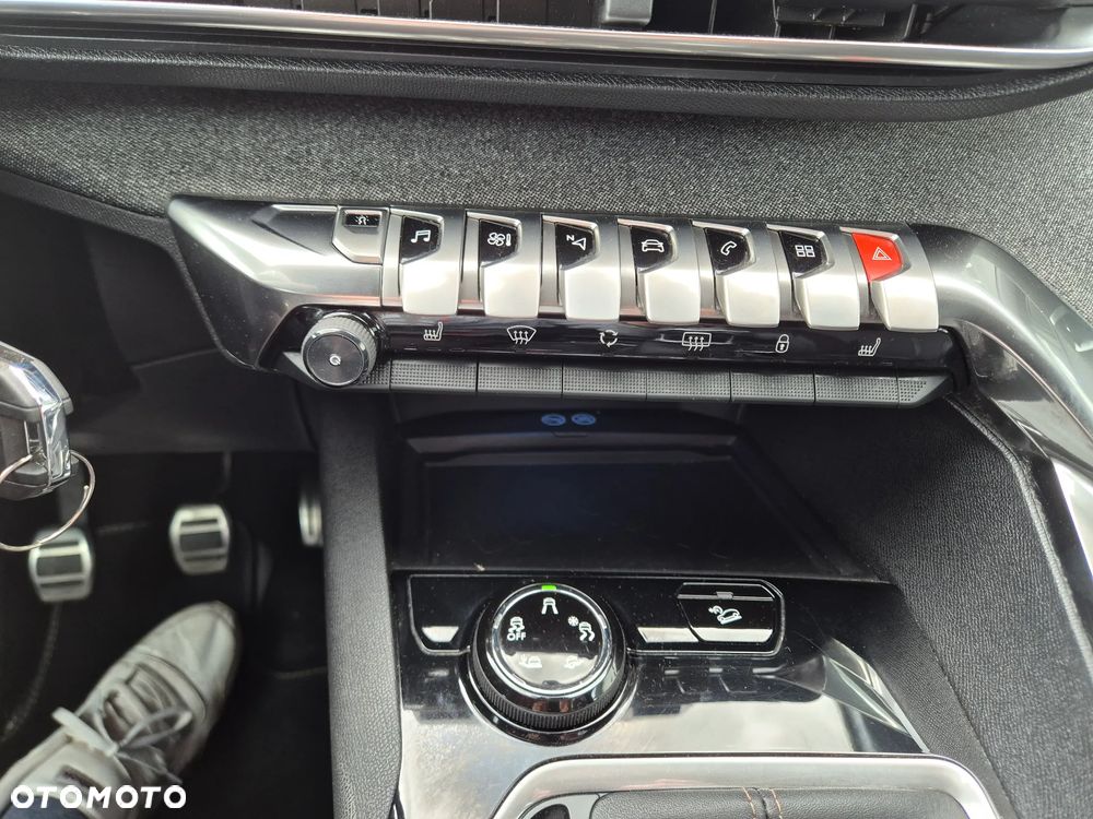 Peugeot 3008 1.6 BlueHDi Style S&S - 17