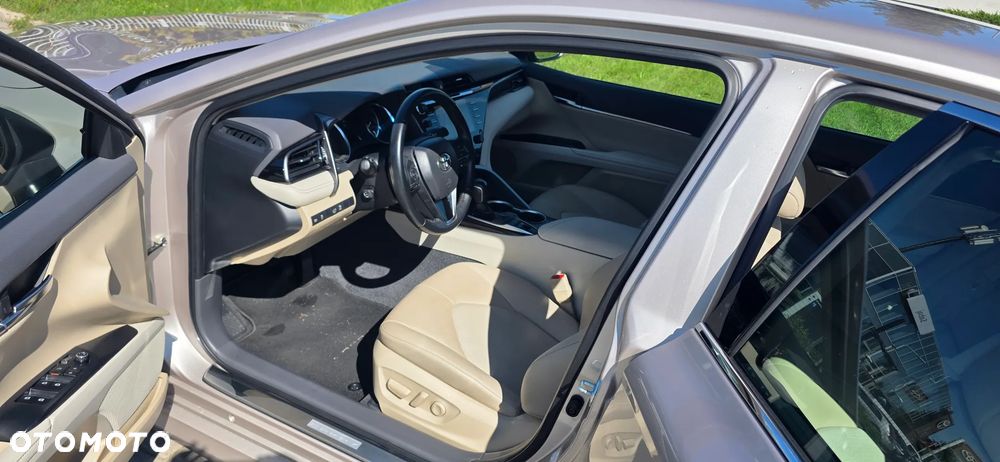 Toyota Camry 2.5 Hybrid Executive CVT - 8