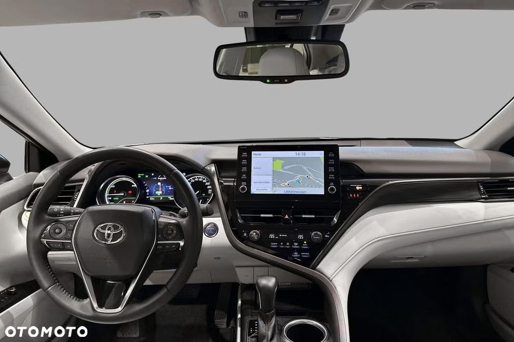 Toyota Camry Executive - 16