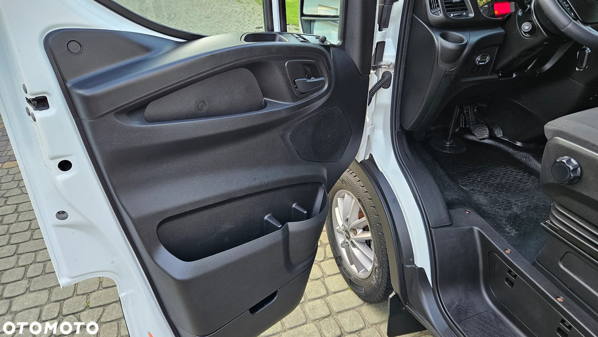 Iveco Daily 35S17 3,0D HI-MATIC - 18