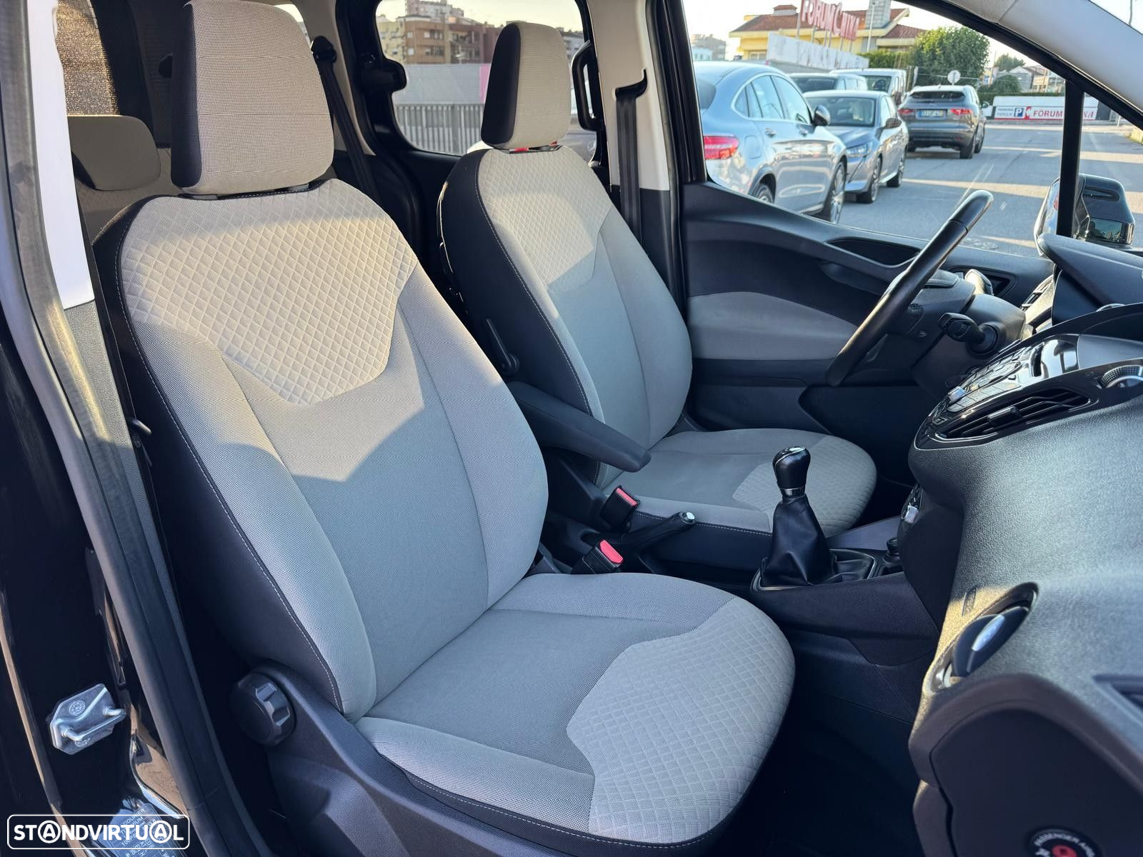 Ford Tourneo Courier 1.0 EcoBoost Titanium - 16