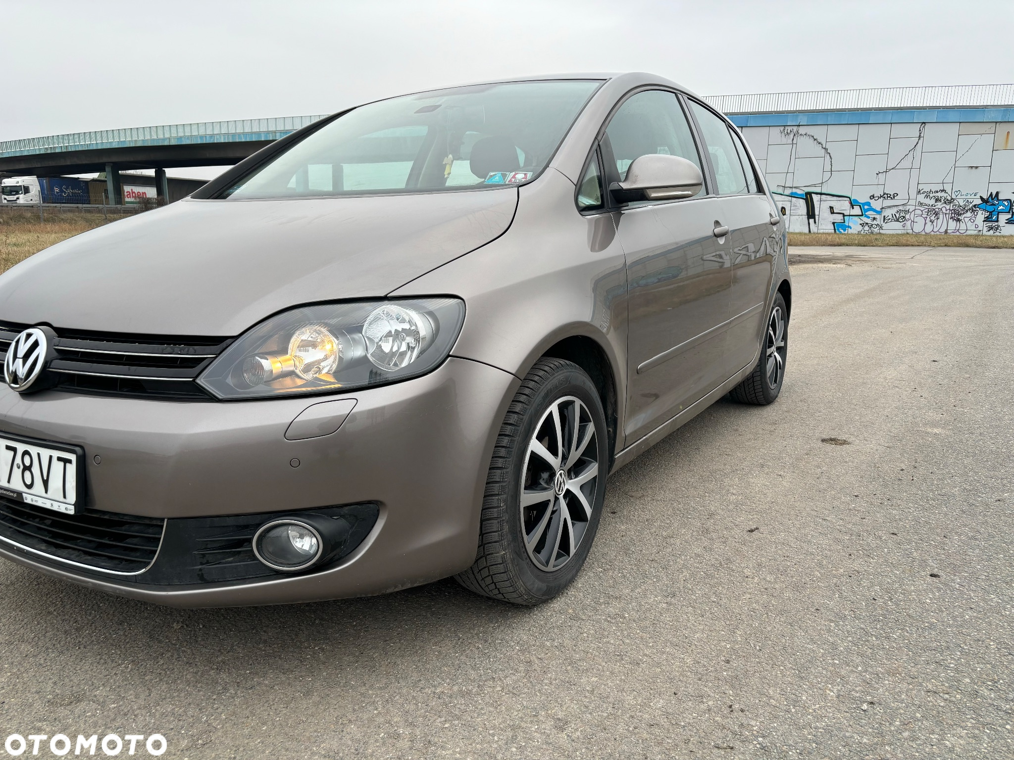 Volkswagen Golf 2.0 TDI DPF MATCH - 2