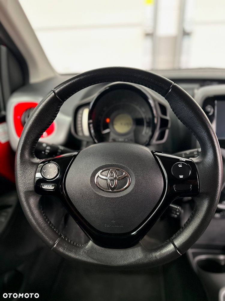 Toyota Aygo x-play connect - 11