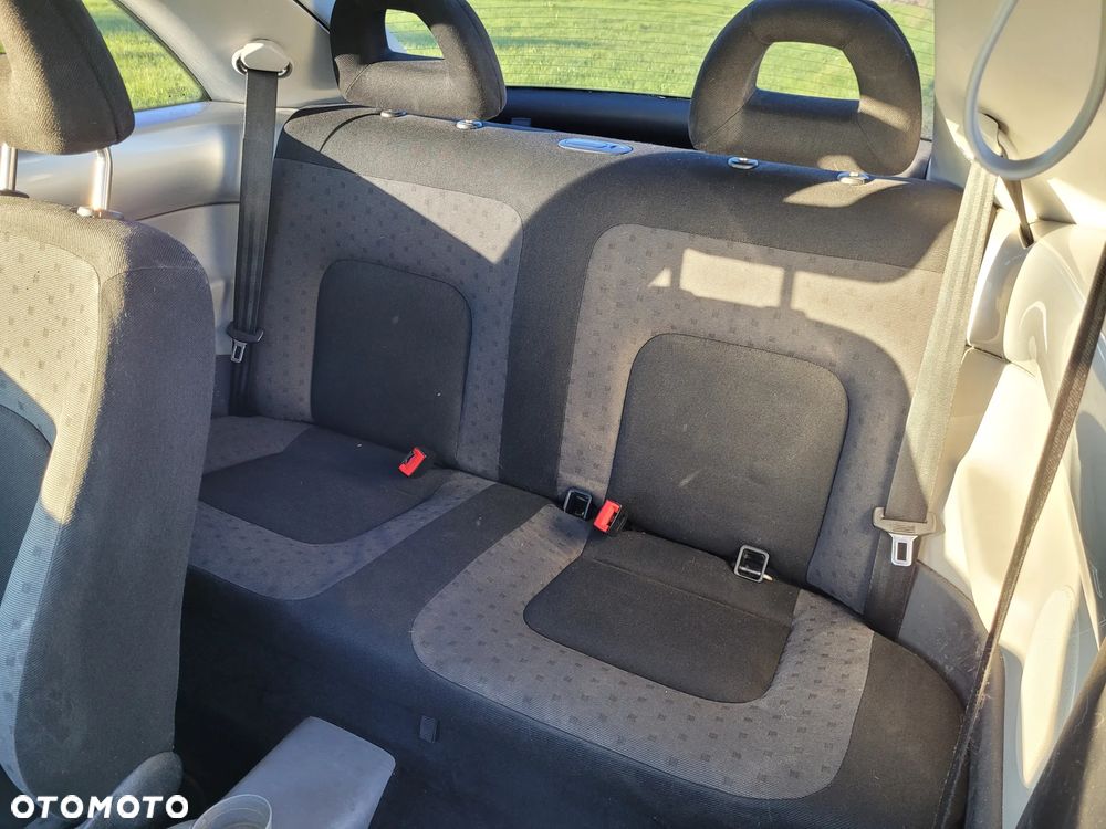 Volkswagen New Beetle 2.0 - 8