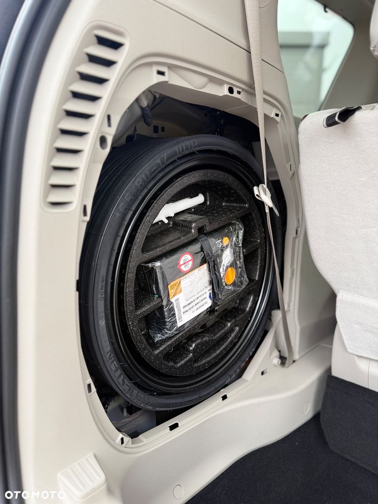 Chrysler Pacifica - 16