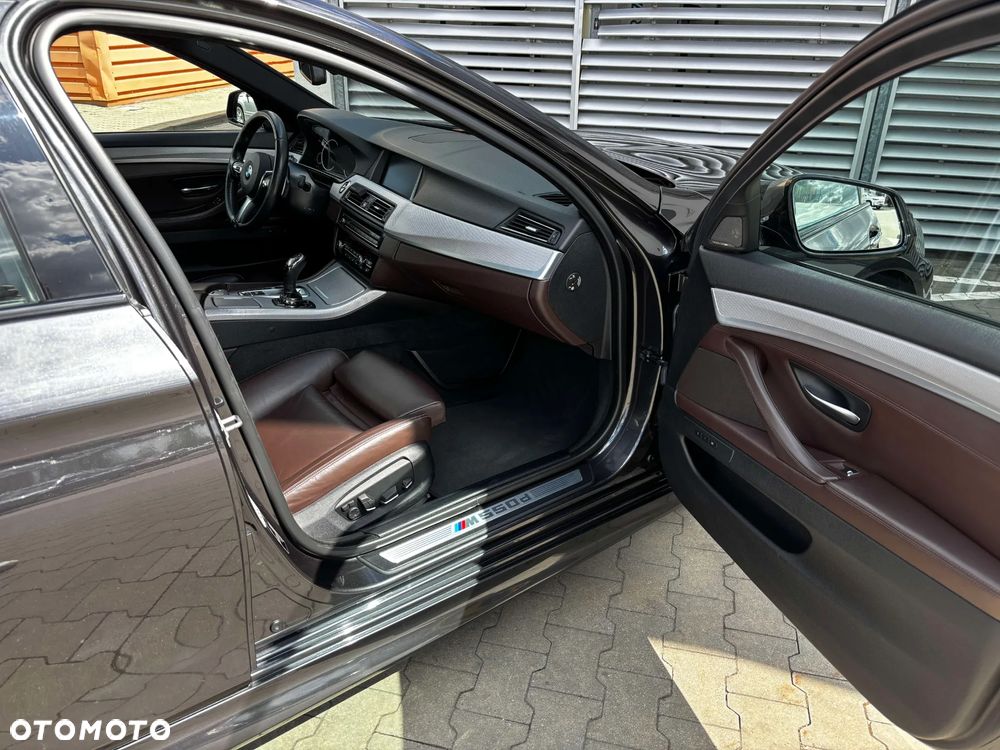 BMW Seria 5 M550d xDrive - 36