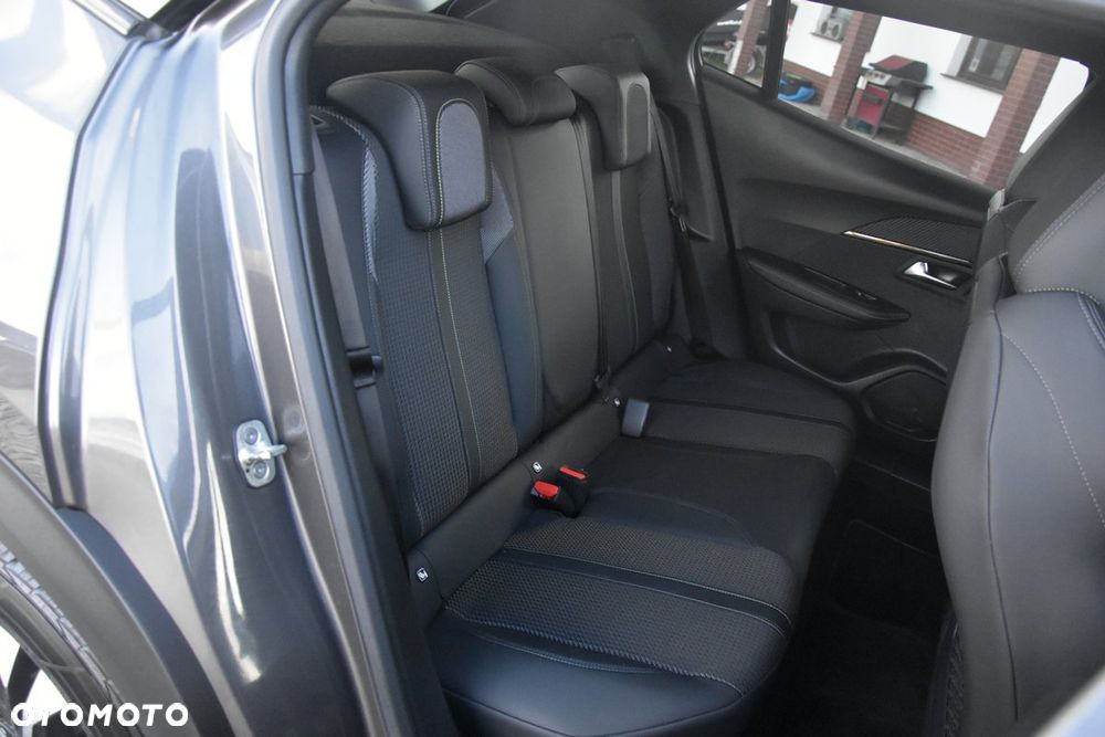 Peugeot 2008 PureTech 130 EAT8 GT - 22