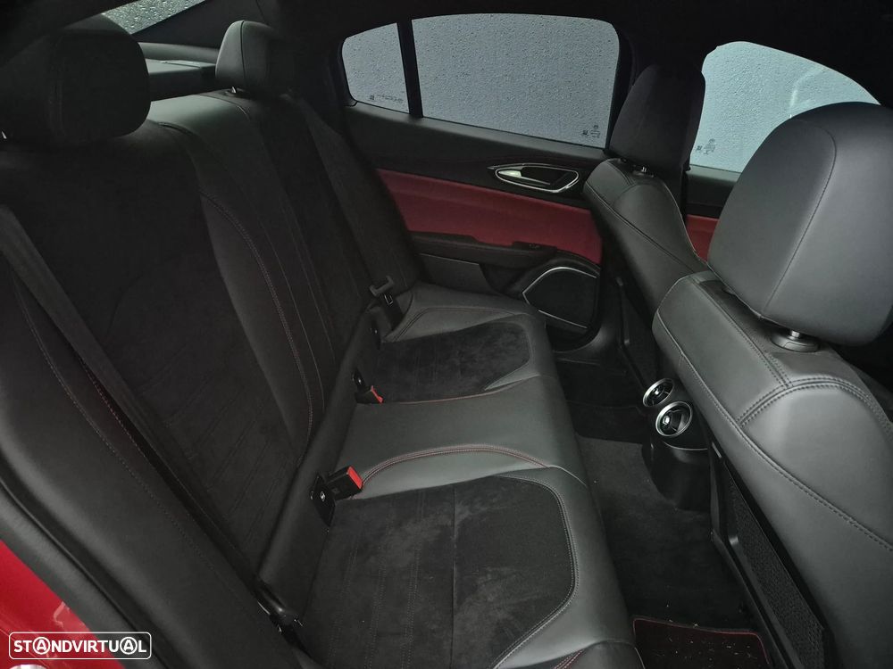 Alfa Romeo Giulia 2.9 Bi-Turbo Quadrifoglio AT8 - 13