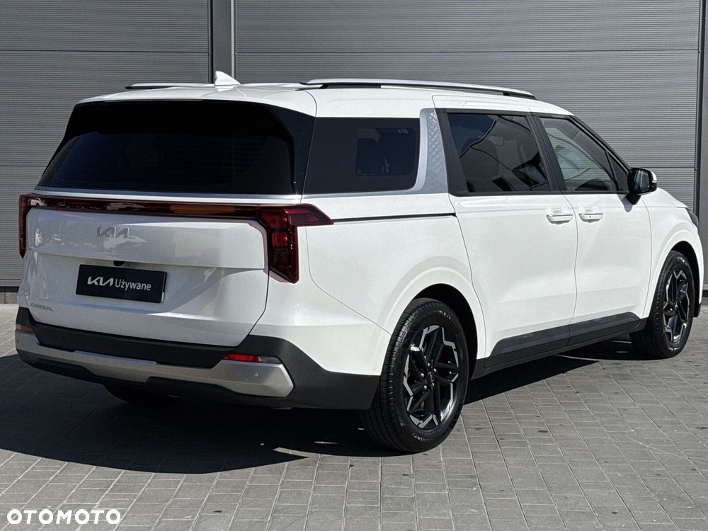 Kia Carnival - 13
