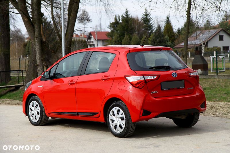 Toyota Yaris Hybrid 100 Sol - 2