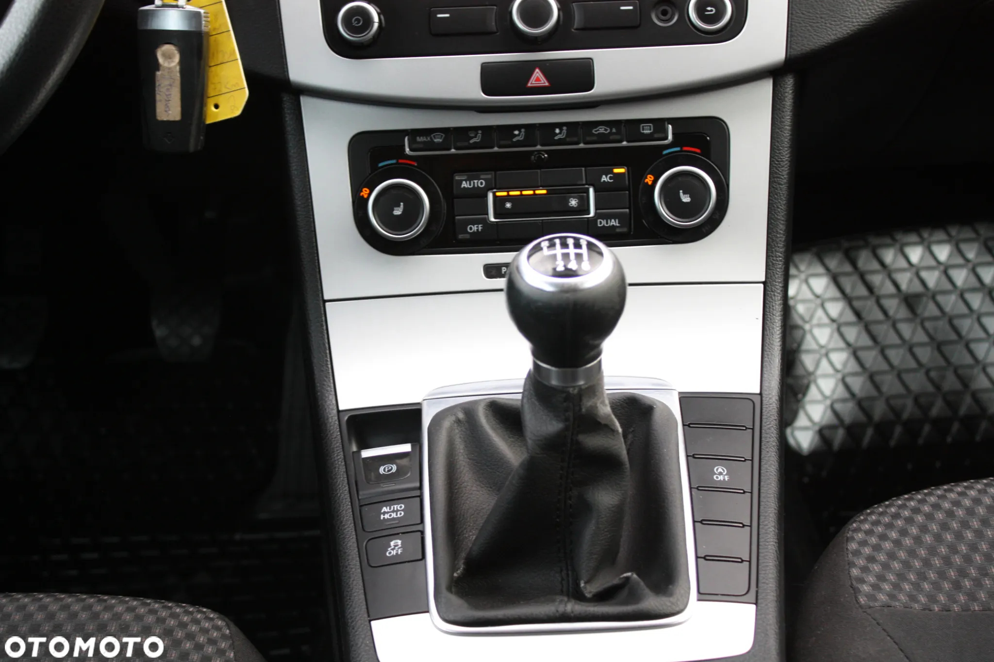 Volkswagen Passat 2.0 TDI Comfortline - 29